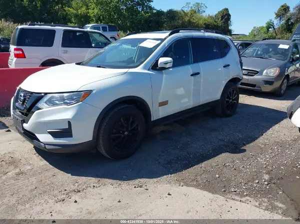 5N1AT2MV1HC768959 2017 NISSAN ROGUE - Image 2