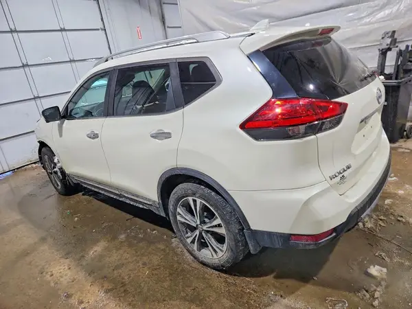 5N1AT2MV1HC780996 2017 NISSAN ROGUE - Image 2