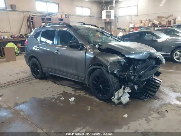 5N1AT2MV1HC802978 2017 NISSAN ROGUE - Image 1