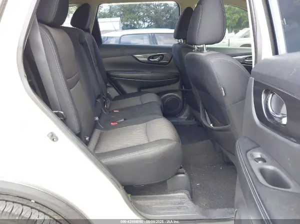 5N1AT2MV1HC811261 2017 NISSAN ROGUE - Image 8