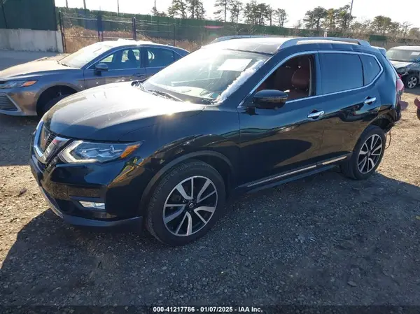 5N1AT2MV1HC811955 2017 NISSAN ROGUE - Image 2
