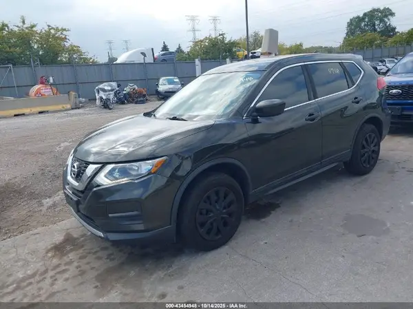 5N1AT2MV1HC813818 2017 NISSAN ROGUE - Image 2