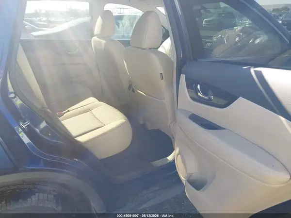 5N1AT2MV1HC818985 2017 NISSAN ROGUE - Image 8