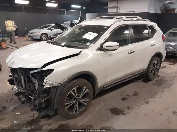5N1AT2MV1HC820848 2017 NISSAN ROGUE - Image 2