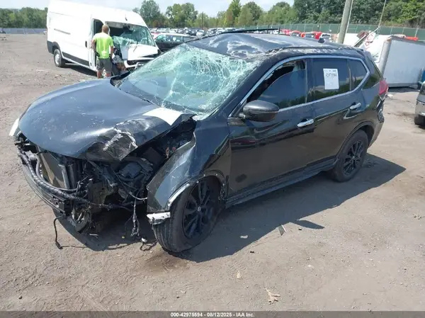 5N1AT2MV1HC824026 2017 NISSAN ROGUE - Image 2