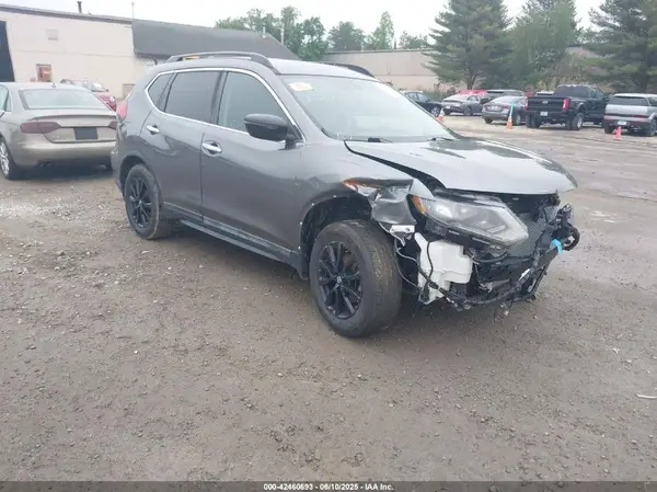5N1AT2MV1HC827542 2017 NISSAN ROGUE - Image 1