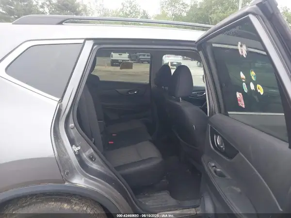 5N1AT2MV1HC827542 2017 NISSAN ROGUE - Image 8
