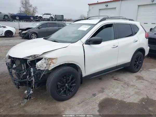 5N1AT2MV1HC828299 2017 NISSAN ROGUE - Image 2