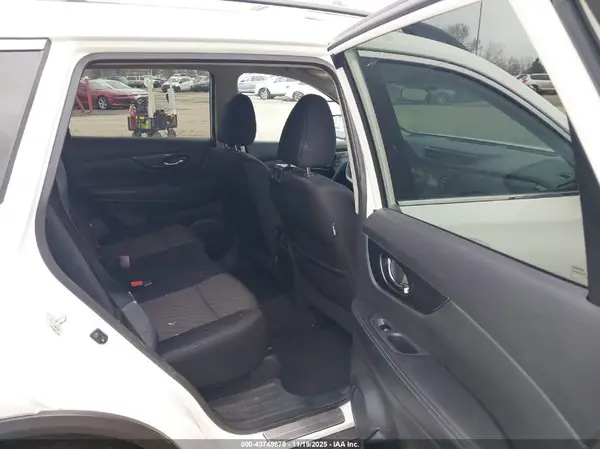 5N1AT2MV1HC828299 2017 NISSAN ROGUE - Image 8