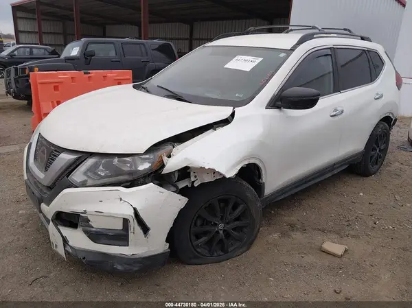 5N1AT2MV1HC829467 2017 NISSAN ROGUE - Image 2