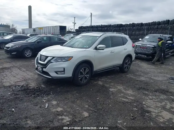 5N1AT2MV1HC830652 2017 NISSAN ROGUE - Image 2