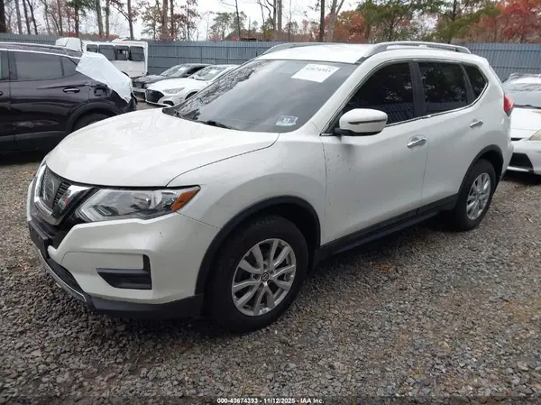 5N1AT2MV1HC831266 2017 NISSAN ROGUE - Image 2