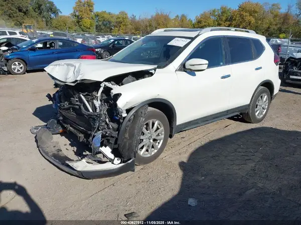 5N1AT2MV1HC835933 2017 NISSAN ROGUE - Image 2