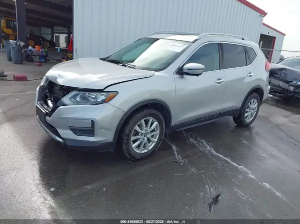 5N1AT2MV1HC840811 2017 NISSAN ROGUE - Image 2