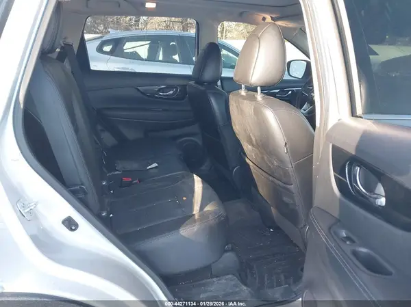 5N1AT2MV1HC844860 2017 NISSAN ROGUE - Image 8