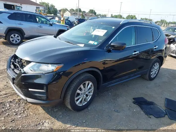 5N1AT2MV1HC847144 2017 NISSAN ROGUE - Image 2