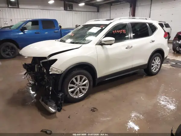 5N1AT2MV1HC848360 2017 NISSAN ROGUE - Image 2