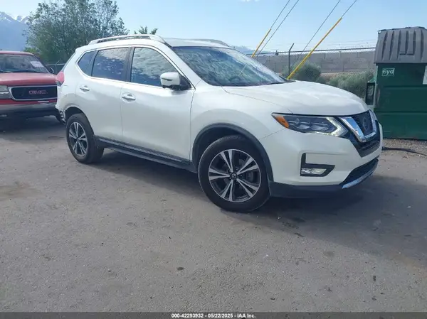 5N1AT2MV1HC857091 2017 NISSAN ROGUE - Image 1
