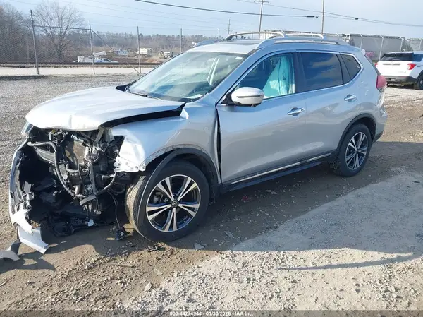 5N1AT2MV1HC868768 2017 NISSAN ROGUE - Image 2