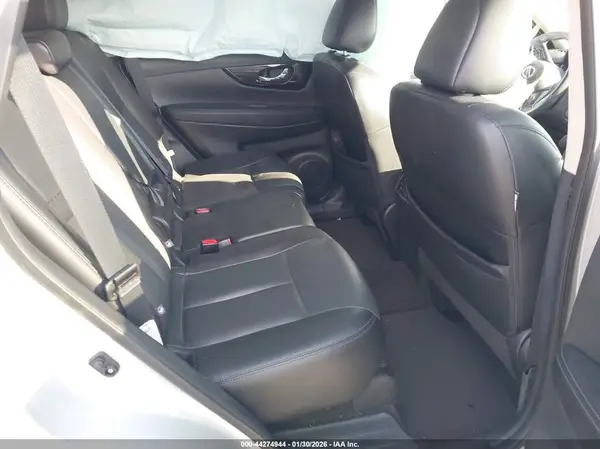 5N1AT2MV1HC868768 2017 NISSAN ROGUE - Image 8