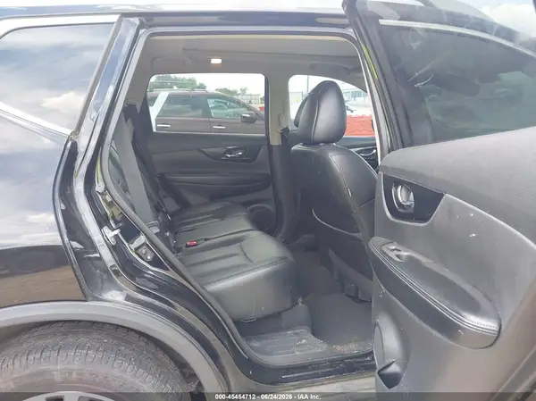 5N1AT2MV1HC874926 2017 NISSAN ROGUE - Image 8