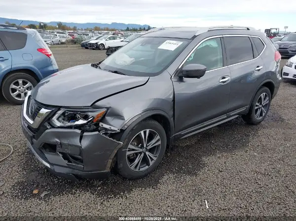 5N1AT2MV1HC876787 2017 NISSAN ROGUE - Image 2