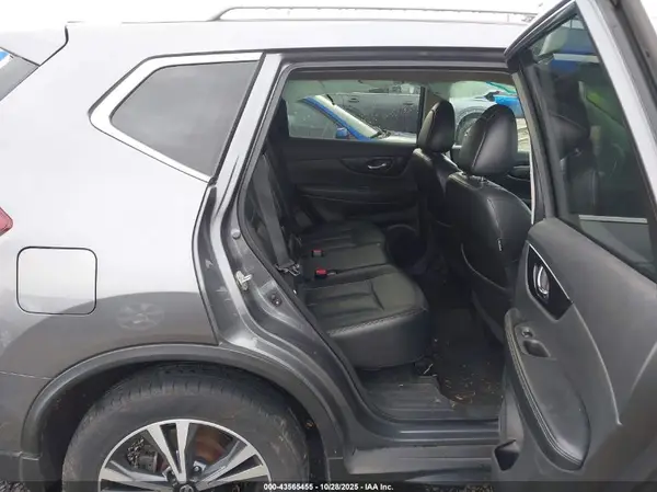 5N1AT2MV1HC876787 2017 NISSAN ROGUE - Image 8
