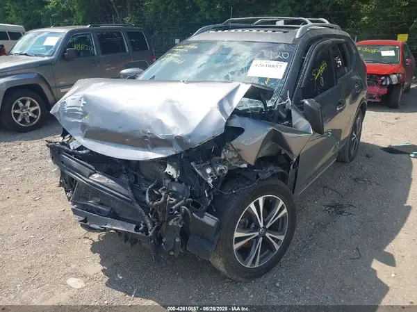 5N1AT2MV1HC878829 2017 NISSAN ROGUE - Image 2