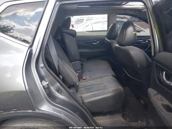 5N1AT2MV1HC878829 2017 NISSAN ROGUE - Image 8
