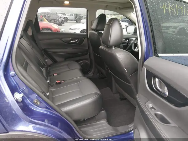 5N1AT2MV1HC881228 2017 NISSAN ROGUE - Image 8