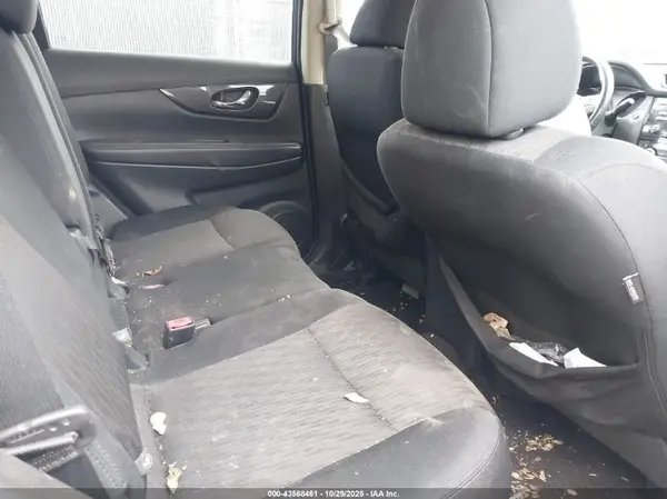 5N1AT2MV1HC882072 2017 NISSAN ROGUE - Image 8