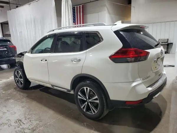 5N1AT2MV1HC883822 2017 NISSAN ROGUE - Image 2