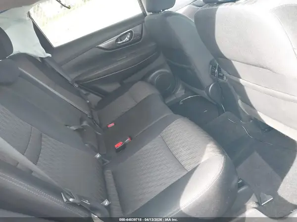 5N1AT2MV1HC885568 2017 NISSAN ROGUE - Image 8