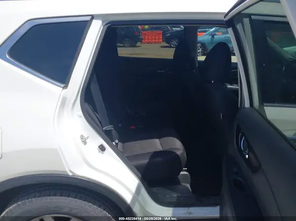 5N1AT2MV1HC897008 2017 NISSAN ROGUE - Image 8