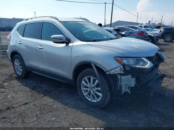 5N1AT2MV1JC700182 2018 NISSAN ROGUE - Image 1
