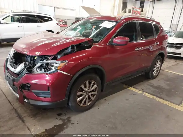 5N1AT2MV1JC701686 2018 NISSAN ROGUE - Image 2