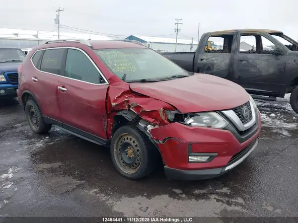 5N1AT2MV1JC717600 2018 NISSAN ROGUE - Image 1