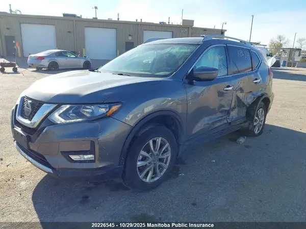 5N1AT2MV1JC719363 2018 NISSAN ROGUE - Image 2