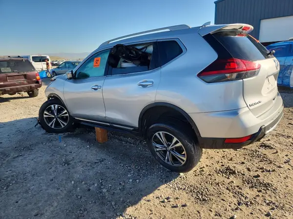 5N1AT2MV1JC731111 2018 NISSAN ROGUE - Image 2