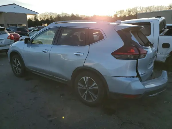 5N1AT2MV1JC733621 2018 NISSAN ROGUE - Image 2