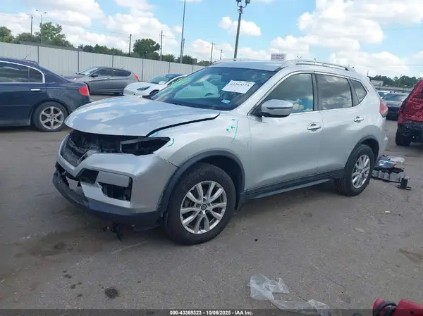 5N1AT2MV1JC742464 2018 NISSAN ROGUE - Image 2