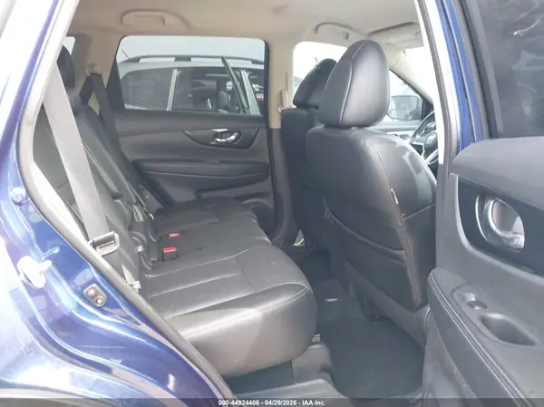 5N1AT2MV1JC743114 2018 NISSAN ROGUE - Image 8