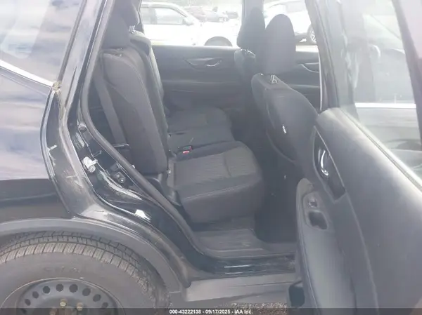 5N1AT2MV1JC747258 2018 NISSAN ROGUE - Image 8