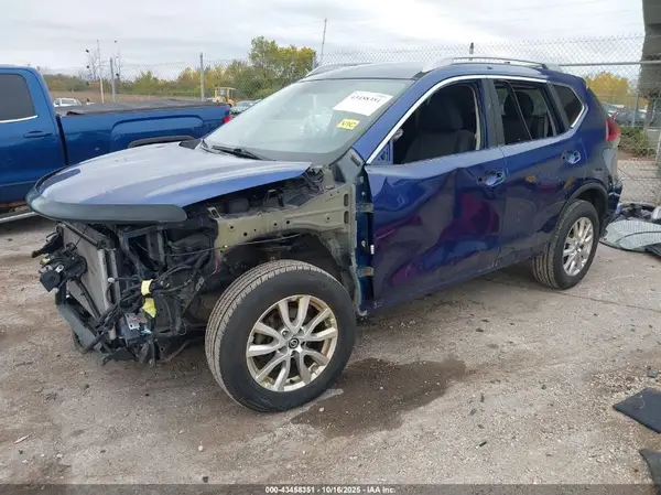 5N1AT2MV1JC766554 2018 NISSAN ROGUE - Image 2