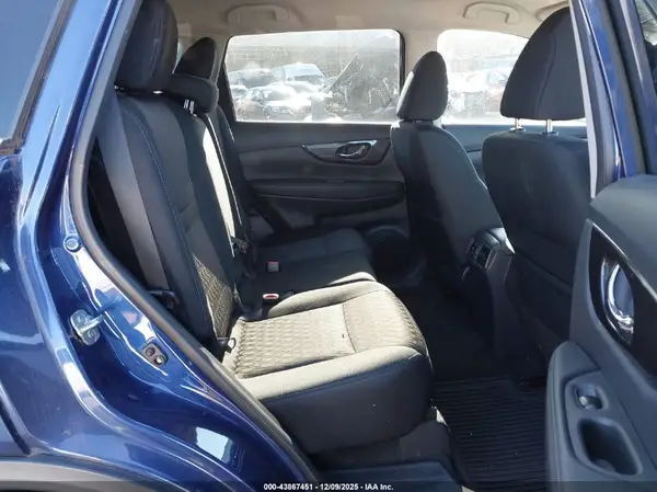 5N1AT2MV1JC786982 2018 NISSAN ROGUE - Image 8