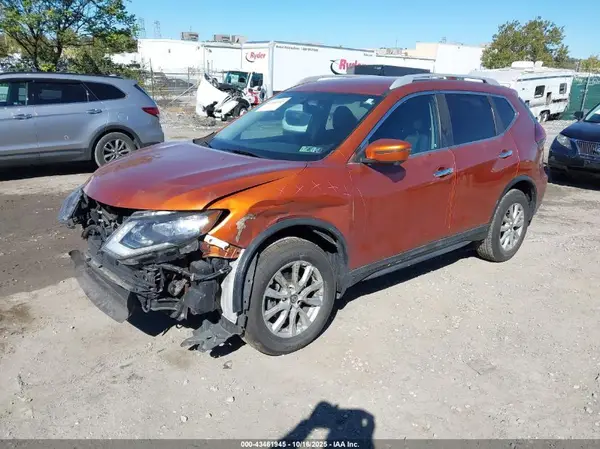 5N1AT2MV1JC787291 2018 NISSAN ROGUE - Image 2