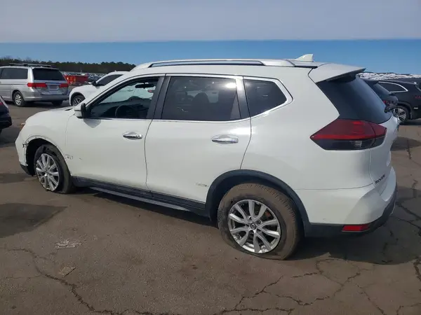 5N1AT2MV1JC788005 2018 NISSAN ROGUE - Image 2
