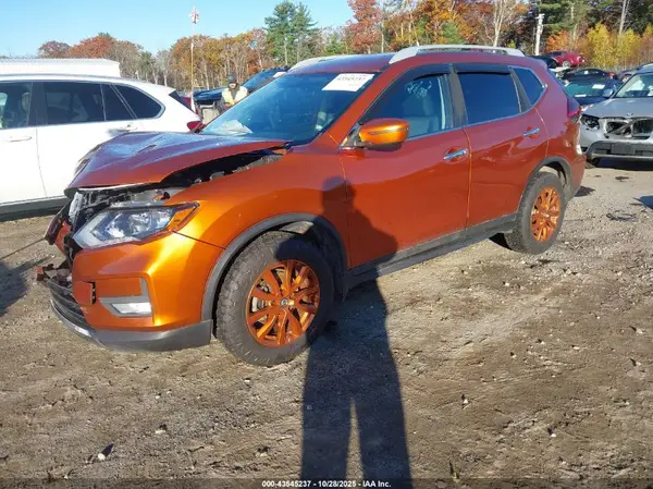 5N1AT2MV1JC791583 2018 NISSAN ROGUE - Image 2