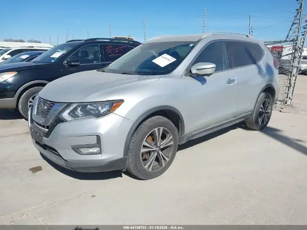 5N1AT2MV1JC796492 2018 NISSAN ROGUE - Image 2