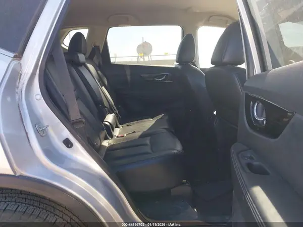 5N1AT2MV1JC796492 2018 NISSAN ROGUE - Image 8